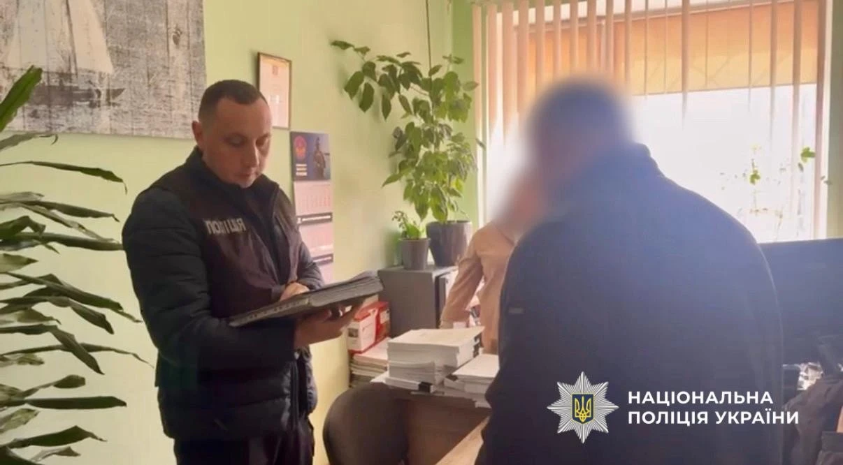 Земельна схема на 1,8 мільйона: на Одещині викрили сільського голову та його родину