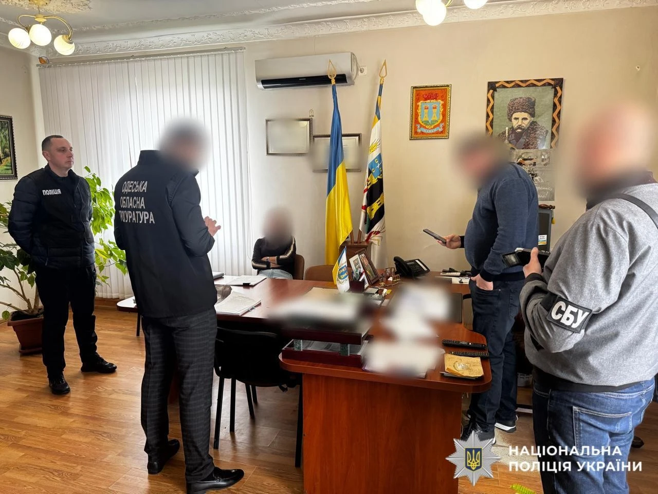 Земельна схема на 1,8 мільйона: на Одещині викрили сільського голову та його родину