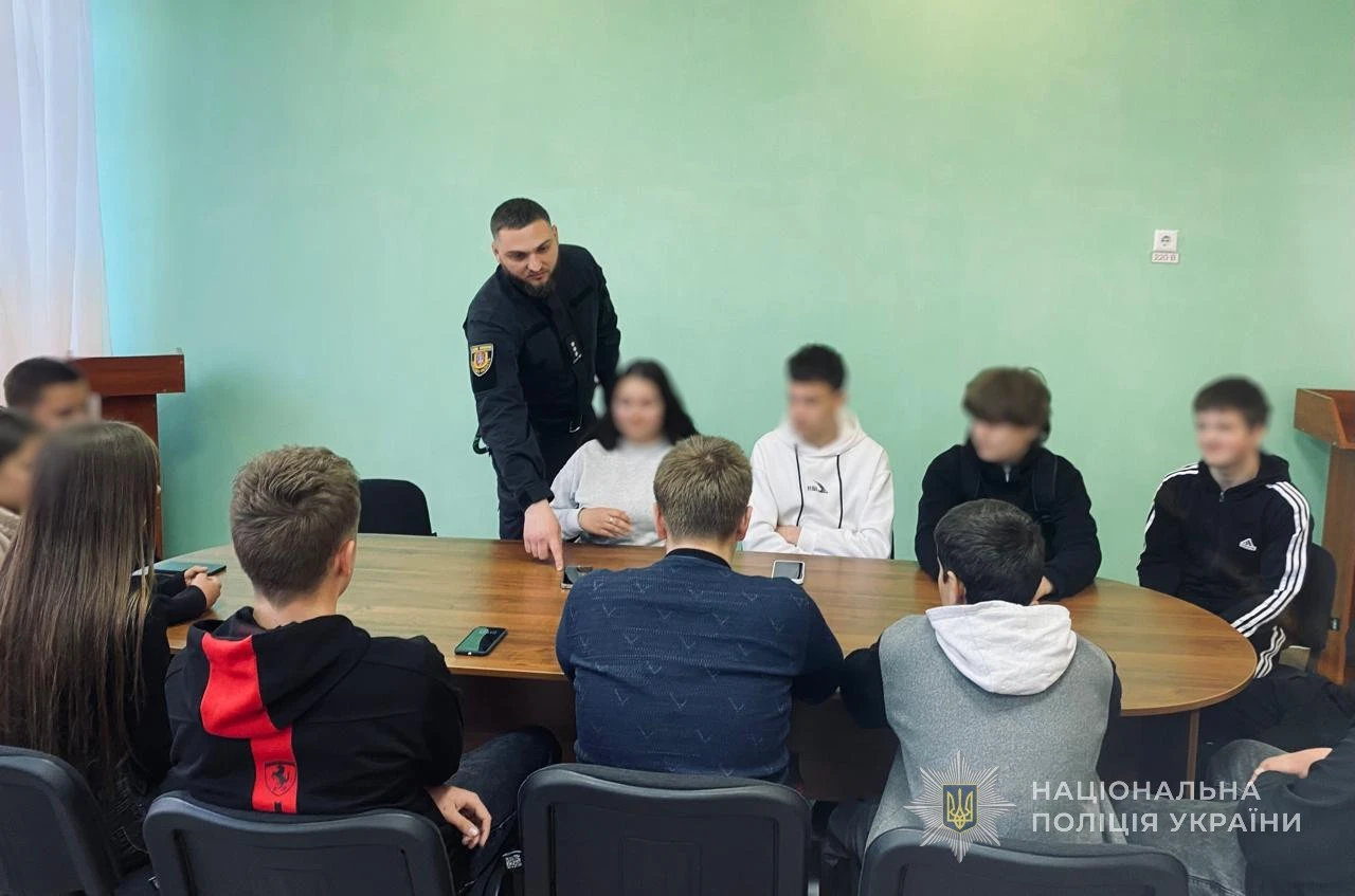 Погоня за трендами соцмереж привела підлітків з Одещини під суд через цькування вчителів