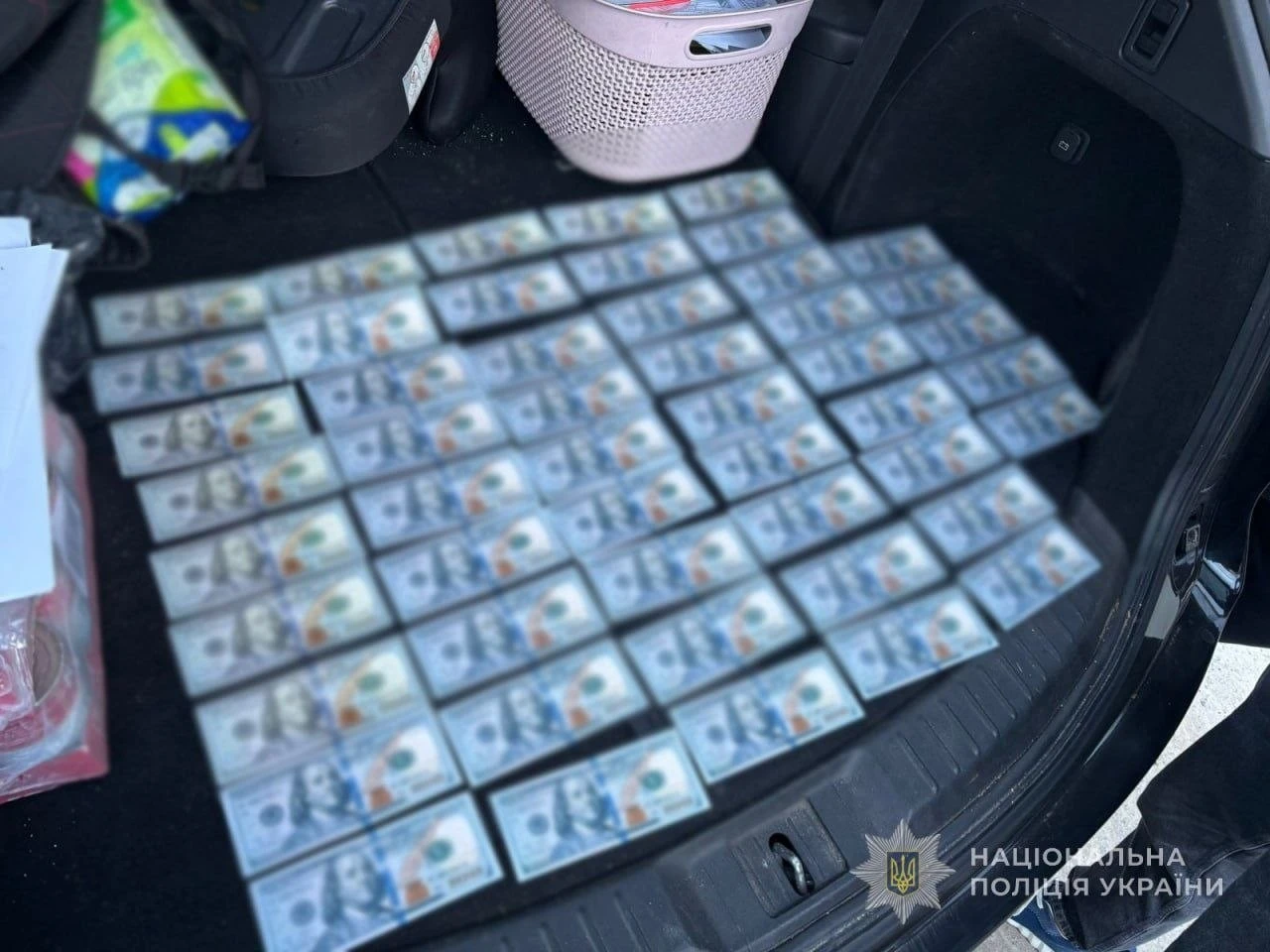 Нічний удар по Приморському району Одеси: десятки рятувальників приборкували масштабні загоряння у житлових будинках