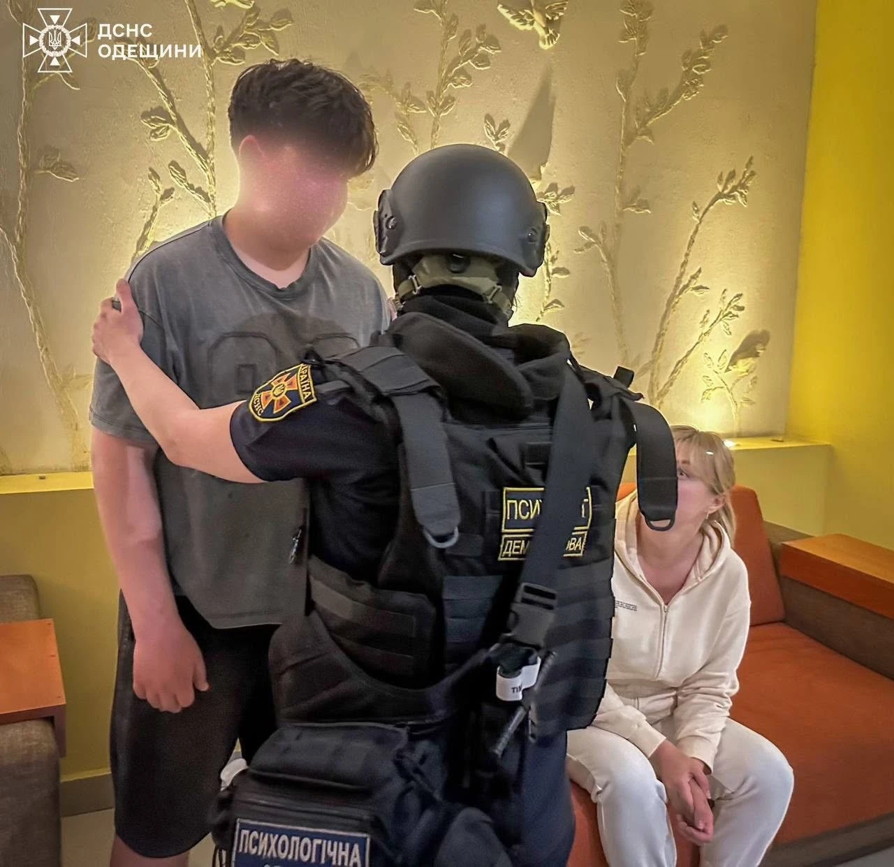 Нічний удар по Приморському району Одеси: десятки рятувальників приборкували масштабні загоряння у житлових будинках