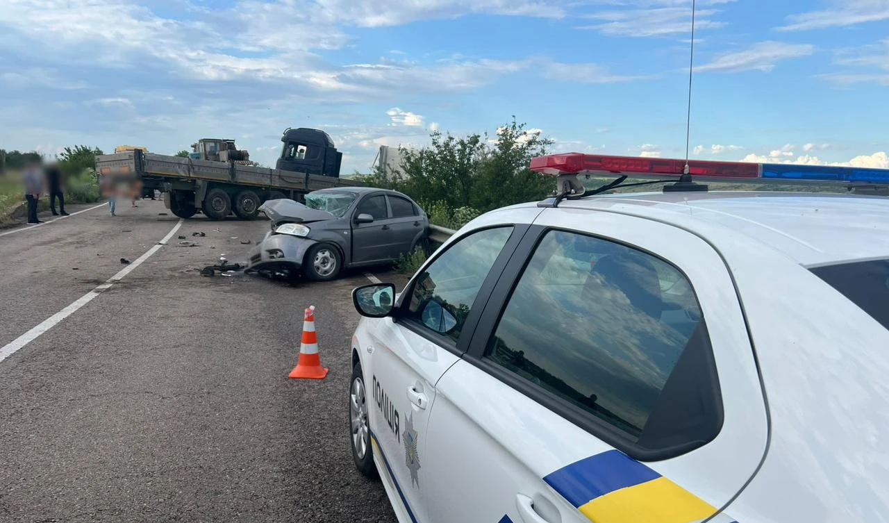 Госпіталізація після ДТП на Одещині: вантажівка виїхала на зустрічну смугу Госпіталізація після ДТП на Одещині: вантажівка виїхала на зустрічну смугу