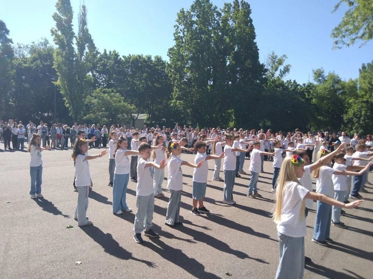 Одеські заклади освіти завершили навчальний рік загальноміським флешмобом